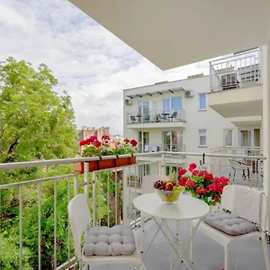 feel-home-superior-balcony-private-parking.inbudapesthotels.com/